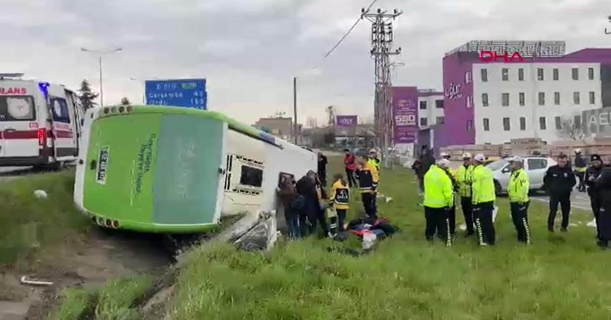 Samsun'da öğrencileri taşıyan otobüs devrildi