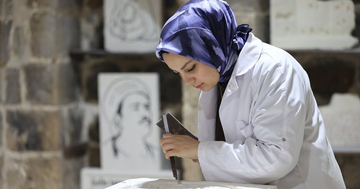 Mardin'in tescilli taşına tarihi motifler işleniyor