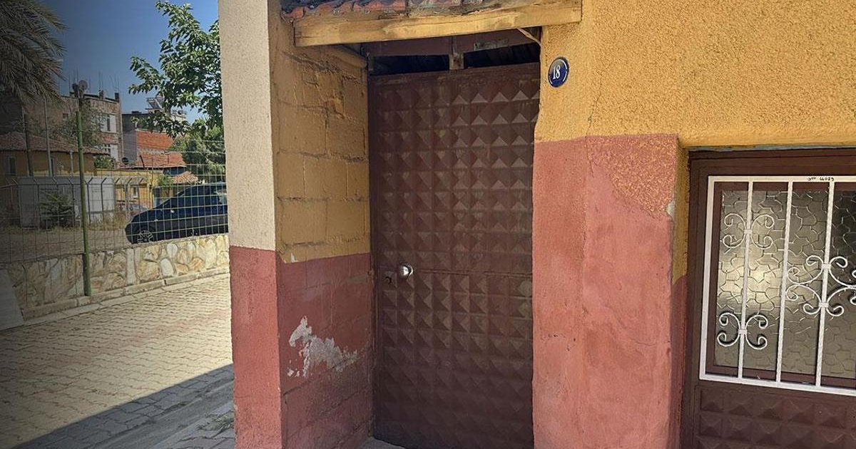 İzmir'de şoke eden olay! Kapıya asılan poşetten bebek çıktı