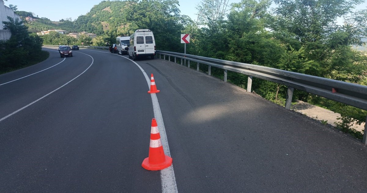 Dolmuş şoförü kalp krizi geçirdi, yolcuları kurtardı