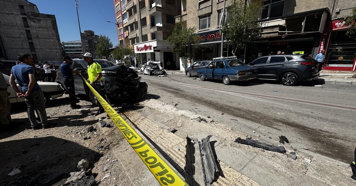 Freni patlayan kamyon 10 araca çarptı, 5 yaralı