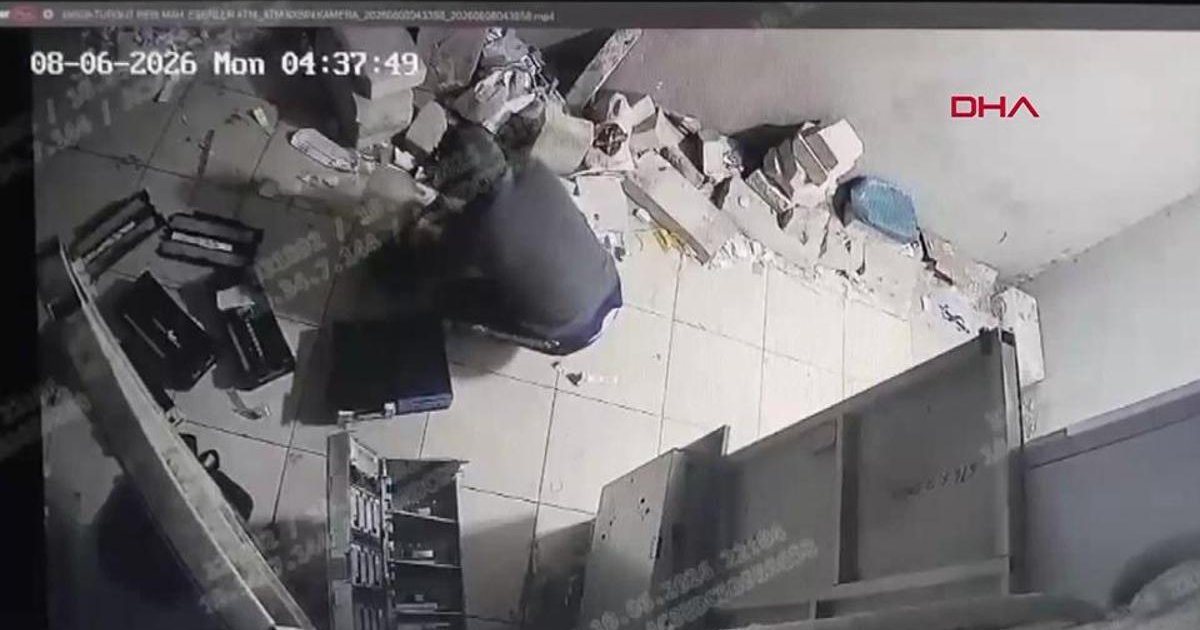 ATM kasasını patlatıp 500 bin lira çaldı