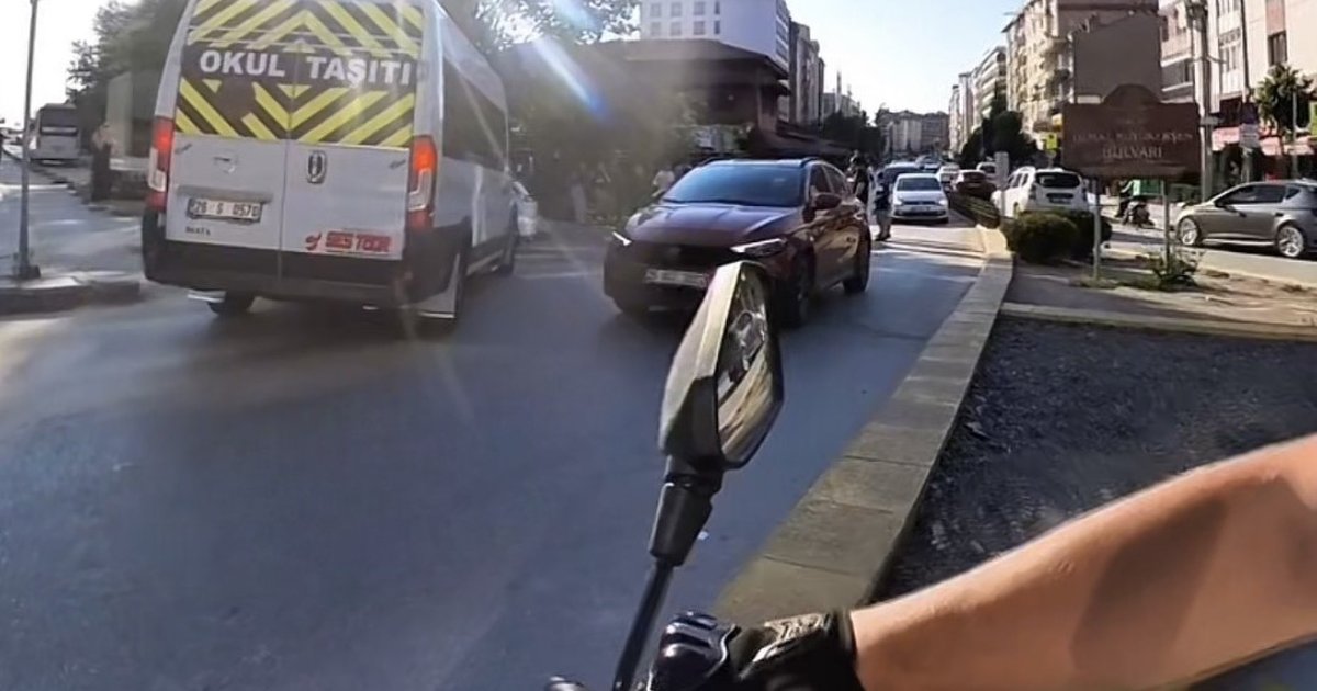 Eskişehir'de servis şoförünün tehlikeli manevrası