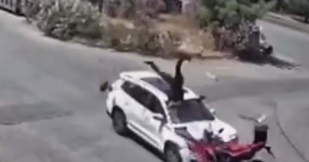 15 yaşındaki sürücü motosiklete çarptı, 1 ağır yaralı