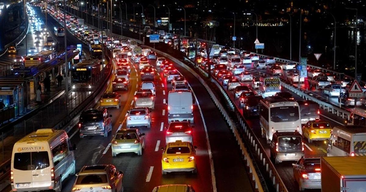 İstanbul'da trafik yoğunluğu yüzde 85'e çıktı