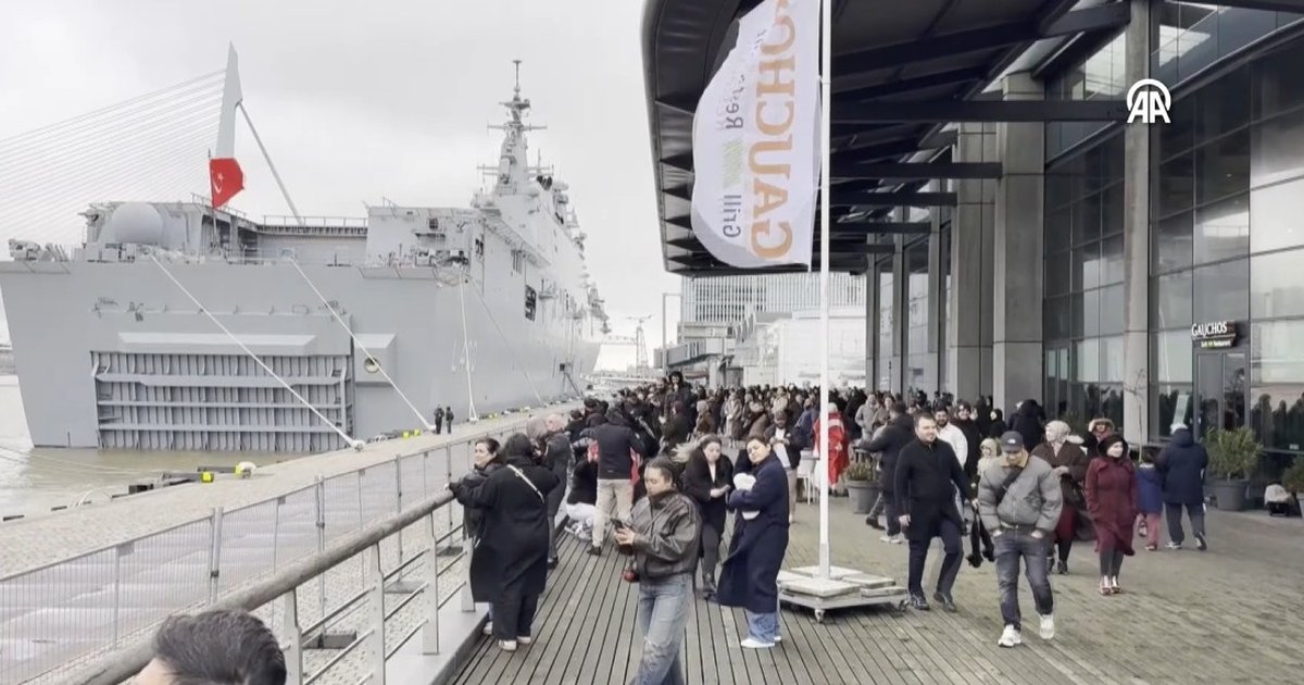 Rotterdam Limanı'nda TCG Anadolu'ya büyük ilgi