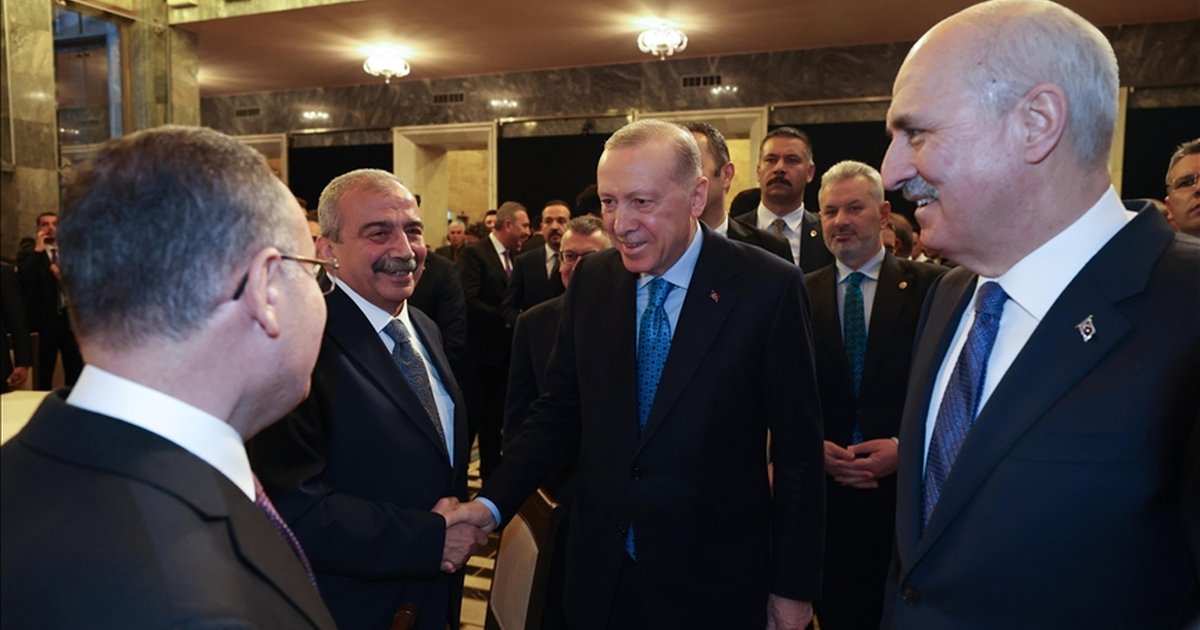 TBMM Başkanı Kurtulmuş, Erdoğan'a Sırrı Süreyya Önder fotoğrafı verdi