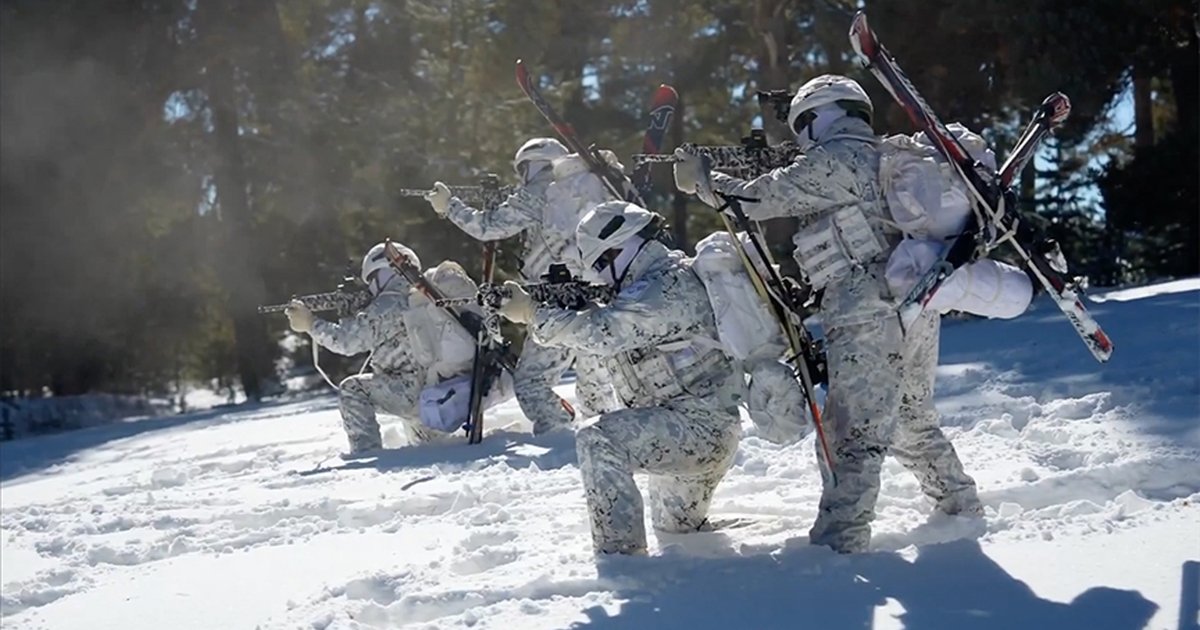 MSB, komandoların kar üstündeki eğitimlerini paylaştı