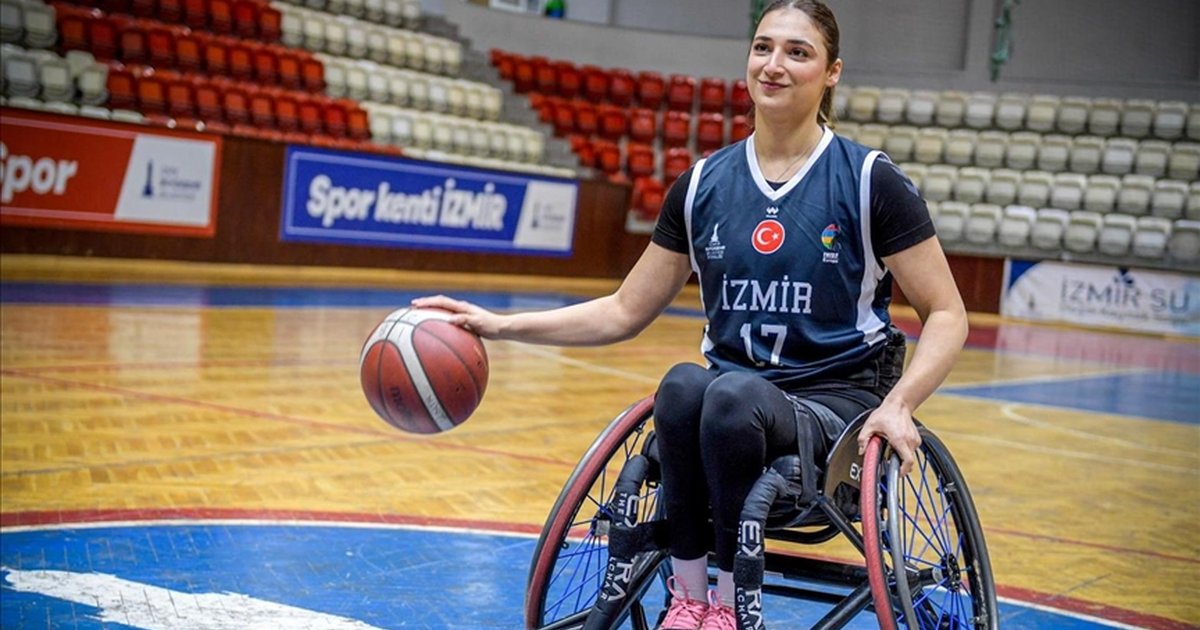İzmirli kadın sporcu tekerlekli sandalyeyle spora geri döndü