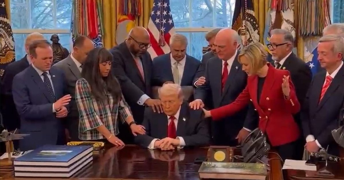 Hristiyan din adamları Trump için Beyaz Saray'da dua etti