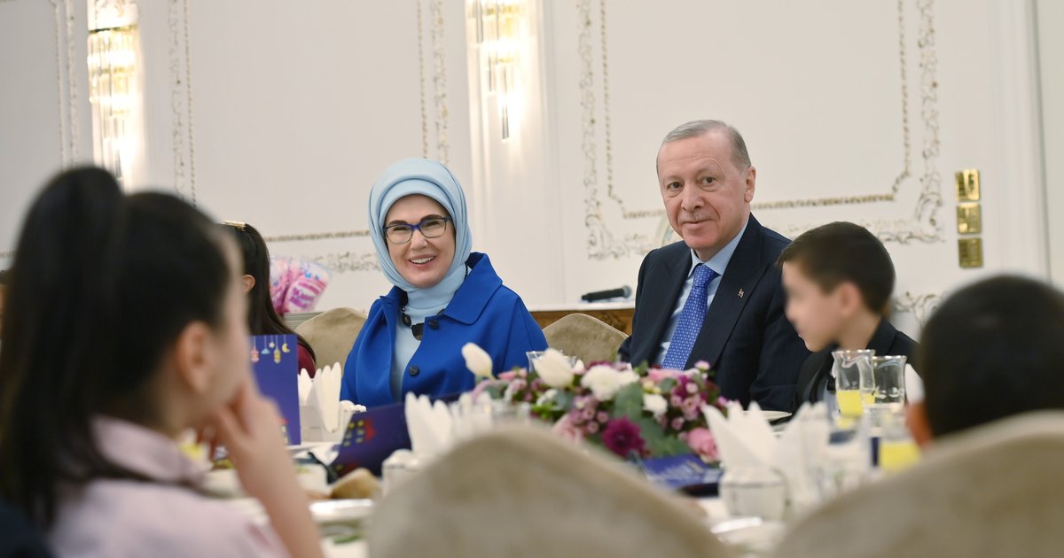 Cumhurbaşkanı Erdoğan'dan devlet himayesindeki çocuklarla iftar