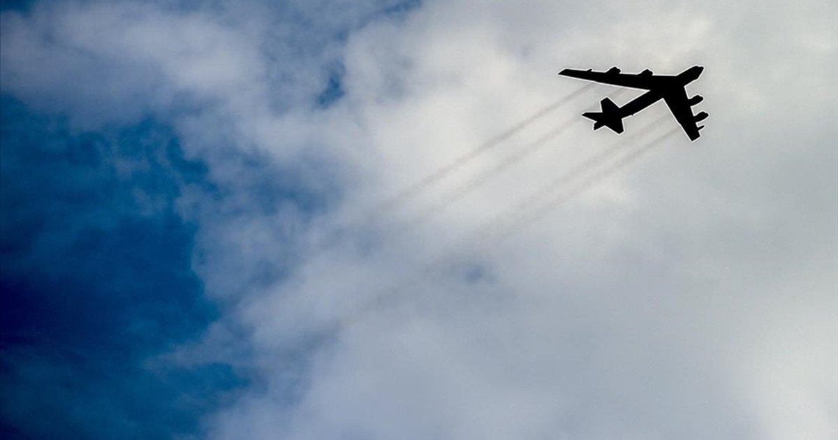 ABD'nin B-52 bombardıman uçakları İngiltere'de üslendi