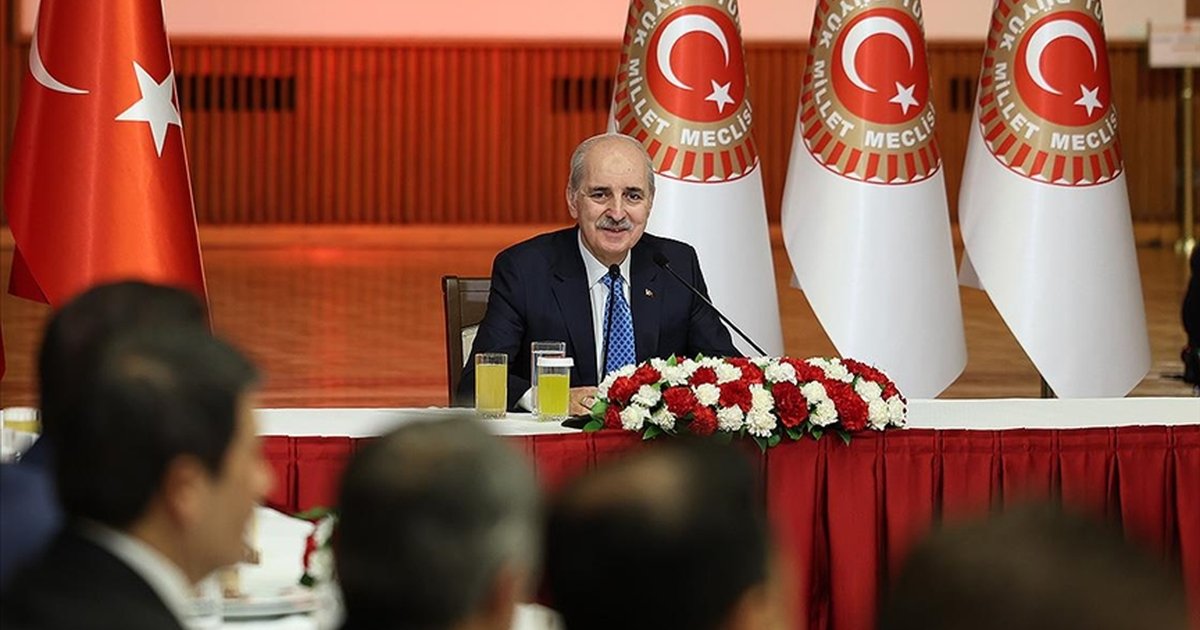 Kurtulmuş, komisyon üyeleriyle iftarda bir araya geldi