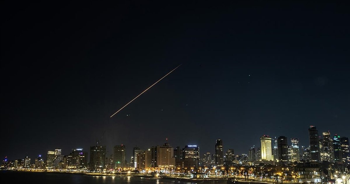 Netanyahu'nun basın toplantısında sirenler çaldı