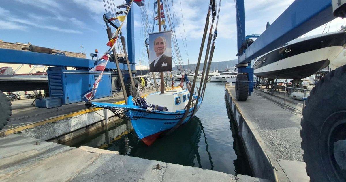 Son süngerci Mehmet'in teknesi denize indirildi