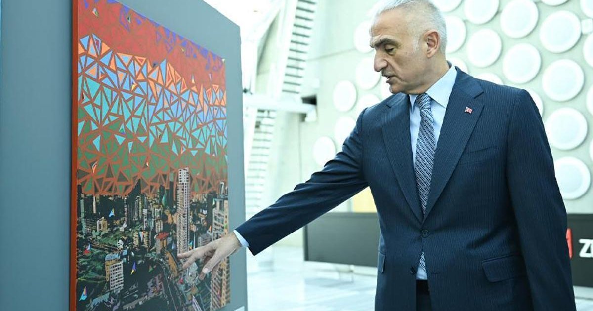 Kültür ve Turizm Bakanı Ersoy, 'Başkent Ankara' Sergisini Ziyaret Etti