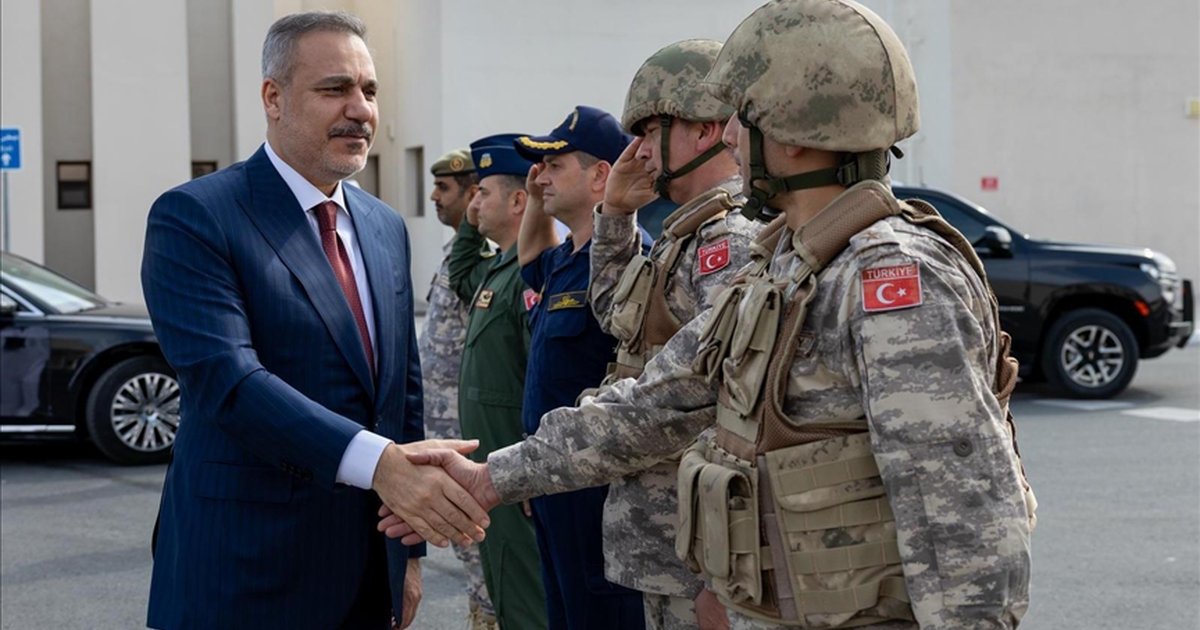 Dışişleri Bakanı Fidan, Katar'da Kuvvet Komutanlığı Karargahı'nı ziyaret etti