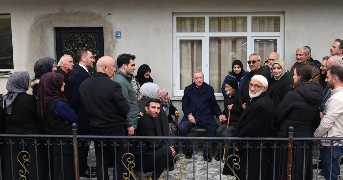 Cumhurbaşkanı Erdoğan Rize'de komşularıyla bayramlaştı