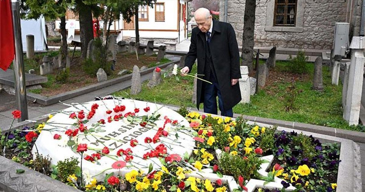 Bahçeli'den Yazıcıoğlu'nun kabrine ziyaret