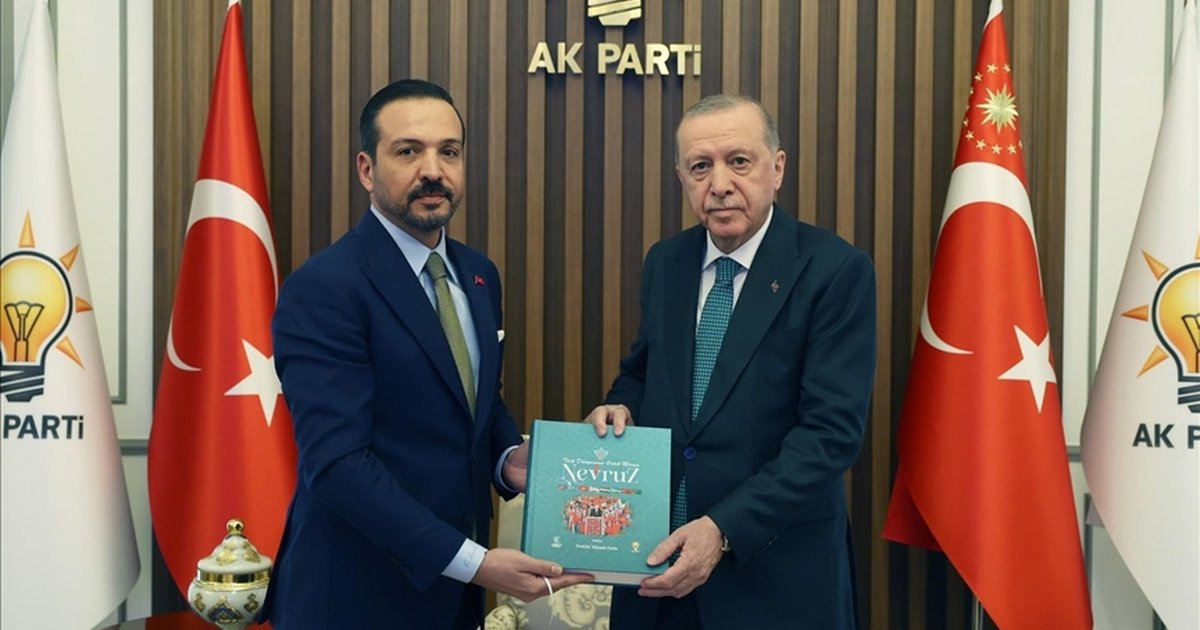 AK Parti'li Zorlu'nun Nevruz Kitabı Cumhurbaşkanı Erdoğan'a Sunuldu