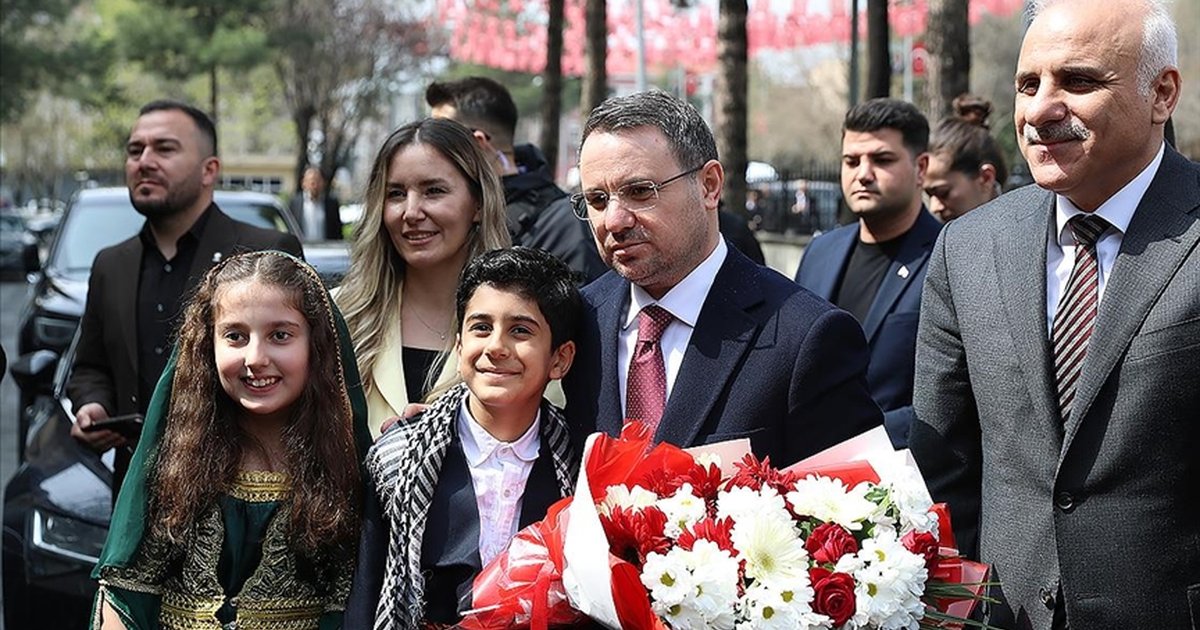 Adalet Bakanı Gürlek Diyarbakır'da ziyaretlerde bulundu