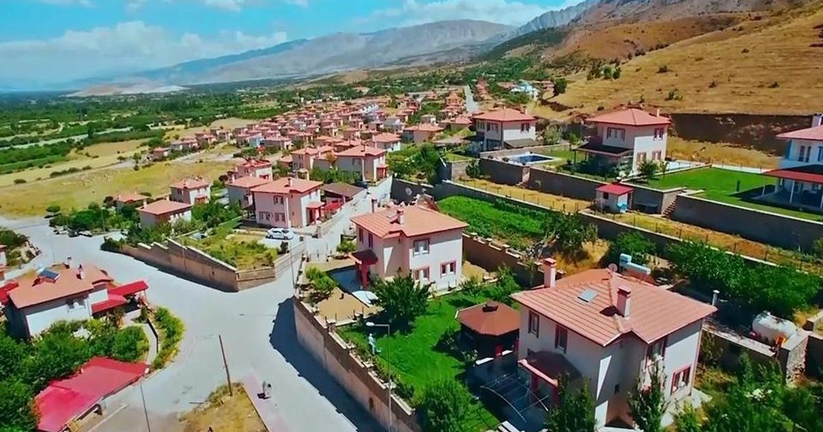 AYM'den CHP'ye ret: Nüfusu 2 binin altına düşen belediyeler köye dönüştürülecek