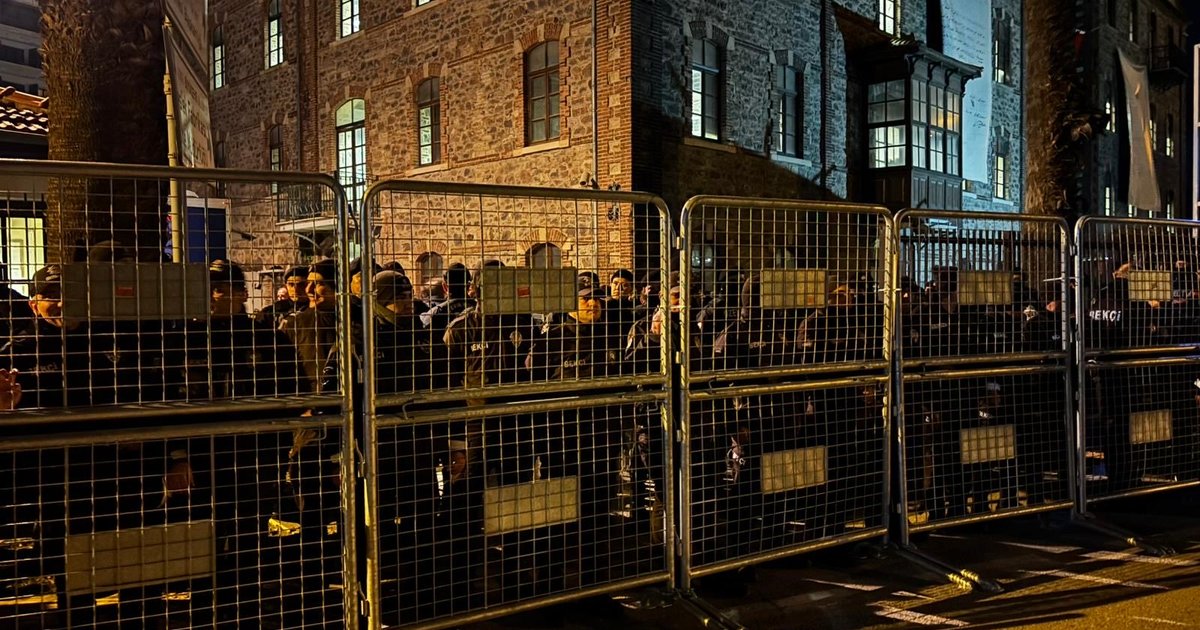 İzmir Meslek Fabrikası'na polis operasyonu