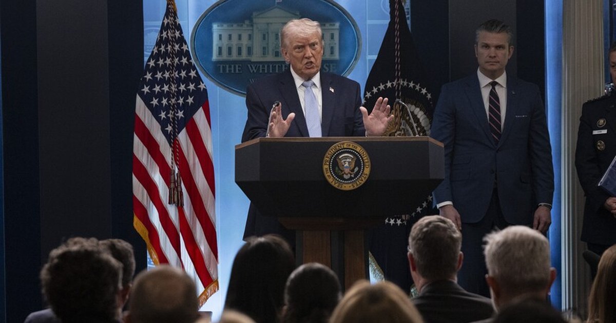 Trump, İran'a saldırıları müzakerelere bağlı erteleyebilir