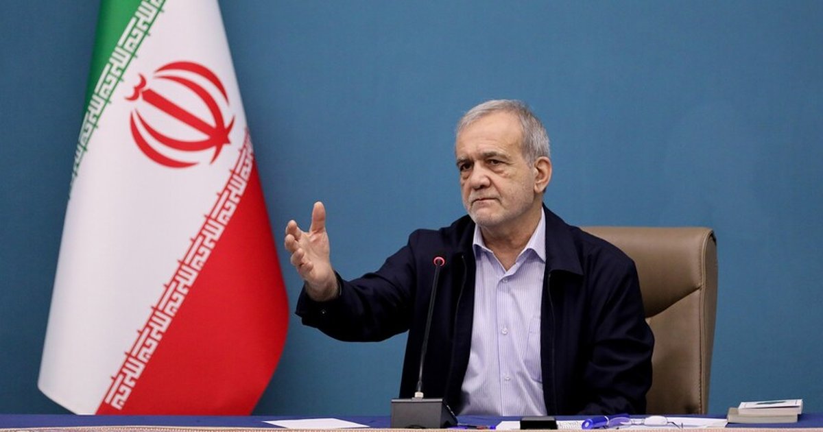 Pezeşkiyan'dan İran'ı savunma açıklaması