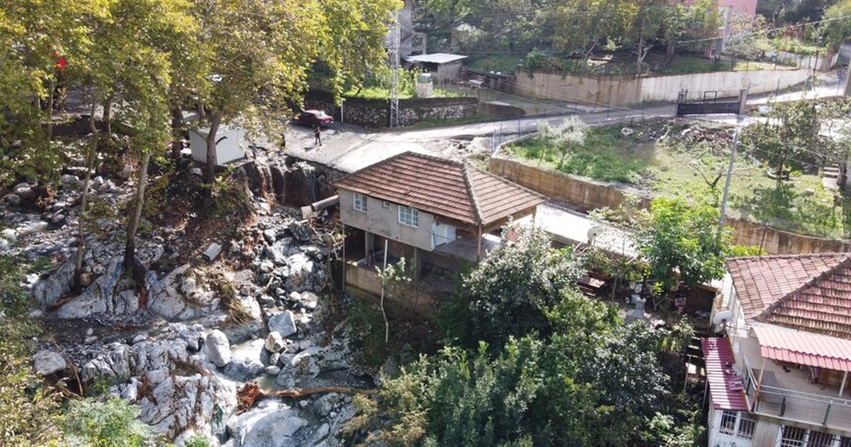 Bakan Göktaş'tan Hatay'daki selden etkilenenlere destek