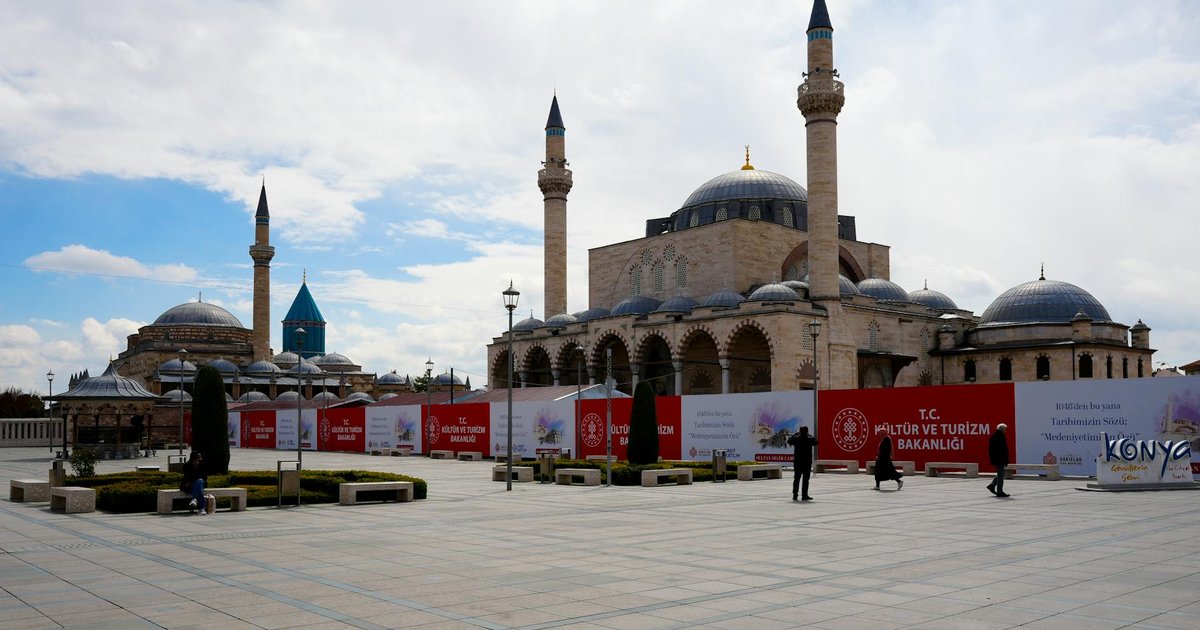 Kültür ve Turizm Bakanı Ersoy, Haydarpaşa Garı'nı inceledi