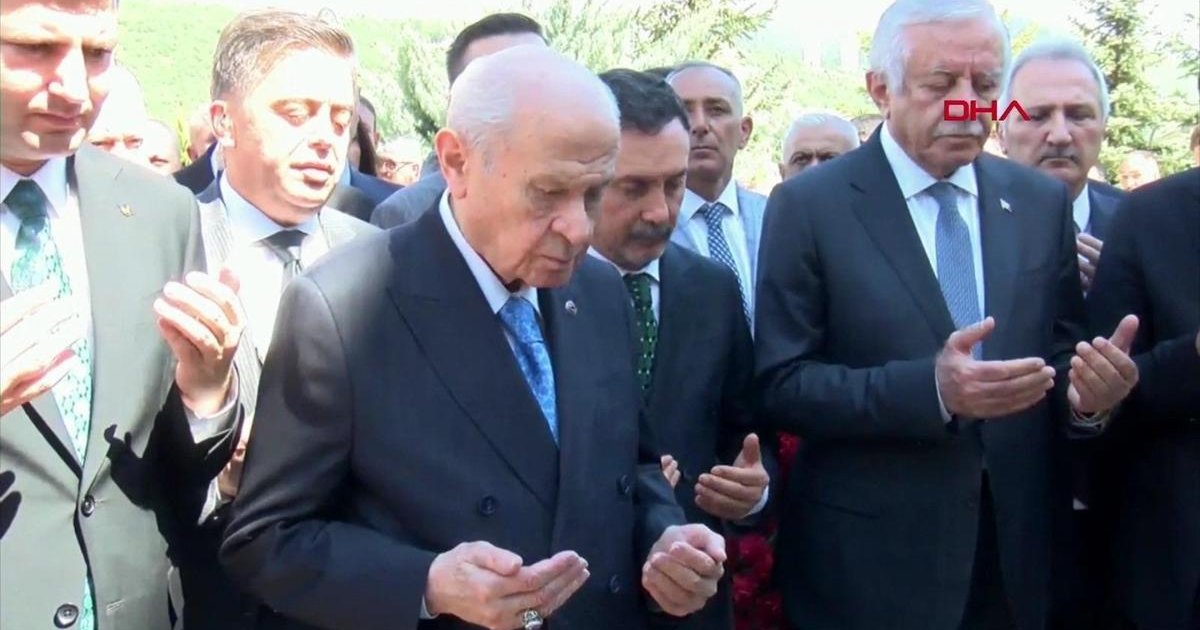 Devlet Bahçeli Ülkücü Şehitler Anıtını Ziyaret Etti
