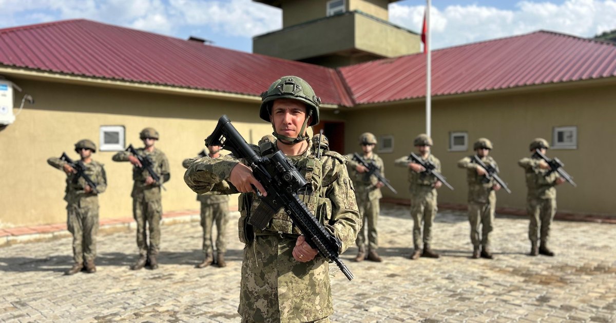 Mehmetçik sınırda bayram coşkusu yaşıyor
