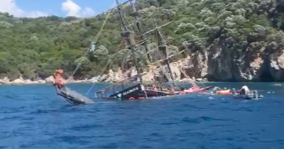 Marmaris'te tur teknesi battı: Ekipler sevk edildi