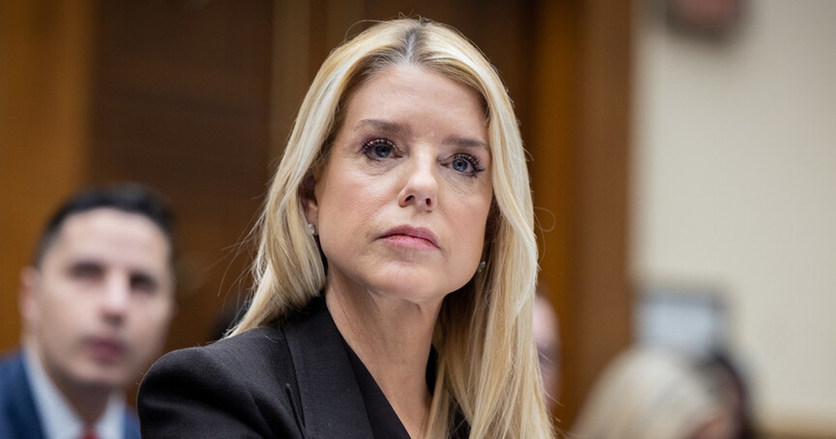 Eski ABD Adalet Bakanı Bondi, Trump'ın Epstein dosyalarına ilişkin sorulara yanıt vermedi