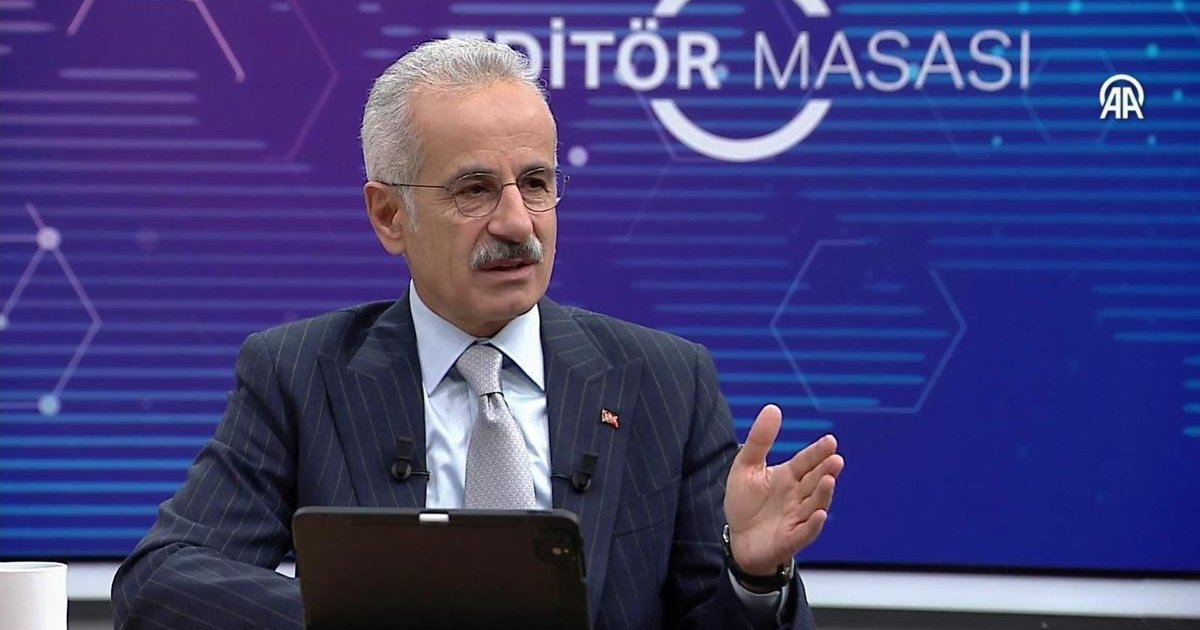 Bakan Uraloğlu: 9 gemi Hürmüz Boğazı'nda