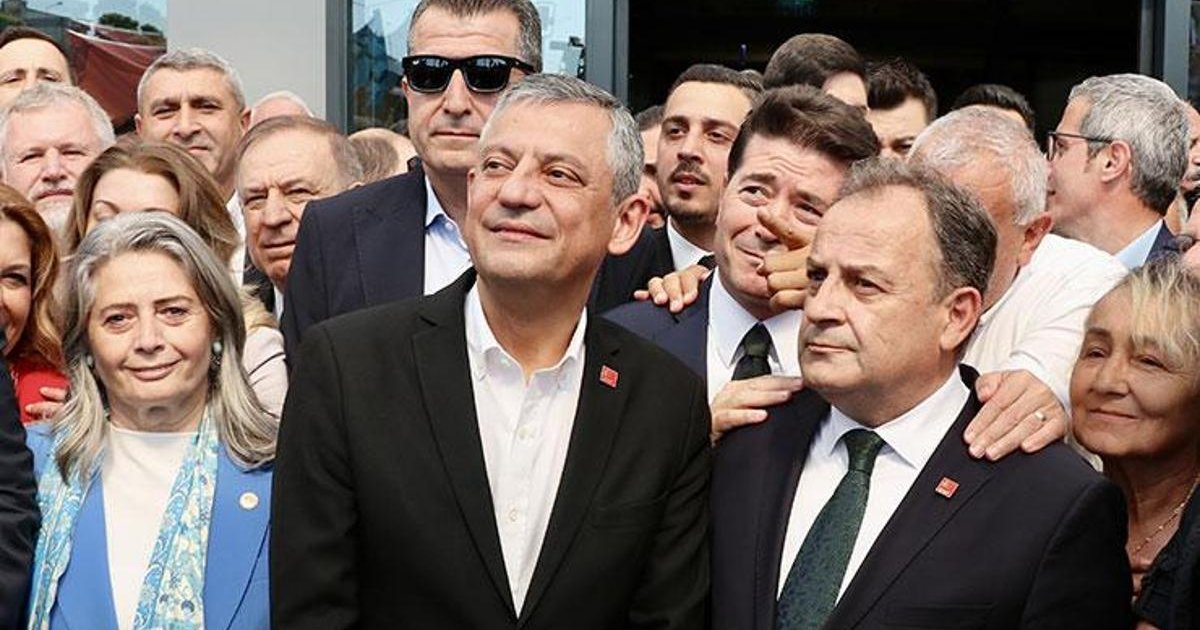 Özgür Özel Trabzon'da Parti Üyeleriyle Buluştu