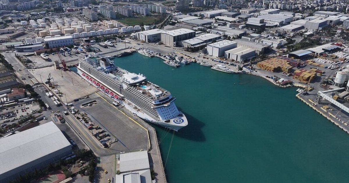 Antalya Limanı'nda kruvaziyer trafiği canlandı
