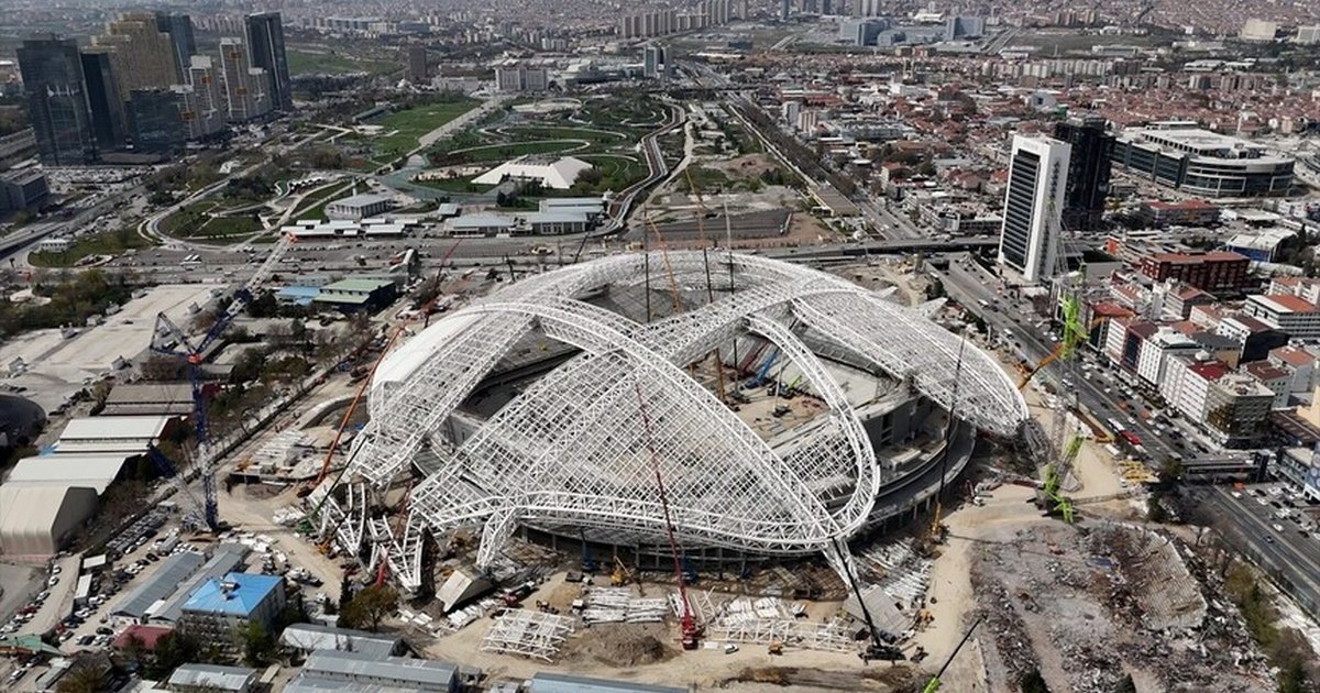 Bakanlar Kurum ve Bak'tan Ankara Stadyumu Paylaşımı