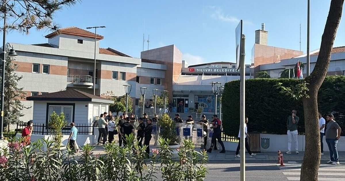 Silivri Belediye Başkanı Bora Balcıoğlu görevden uzaklaştırıldı