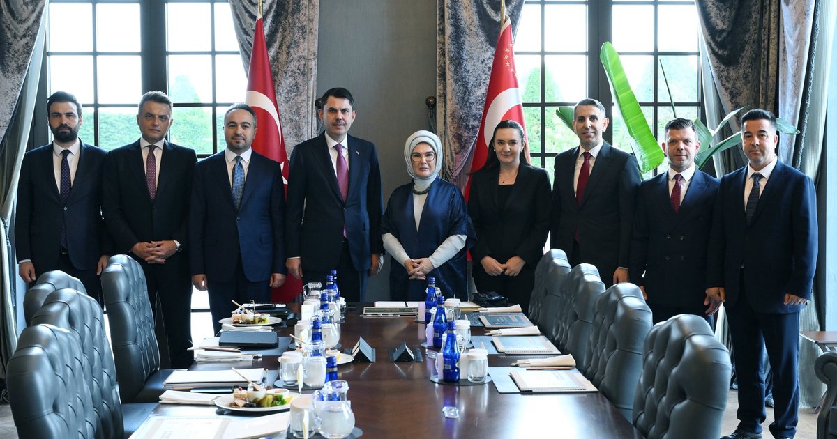 Emine Erdoğan, Bakan Kurum ile çevresel projeleri görüştü