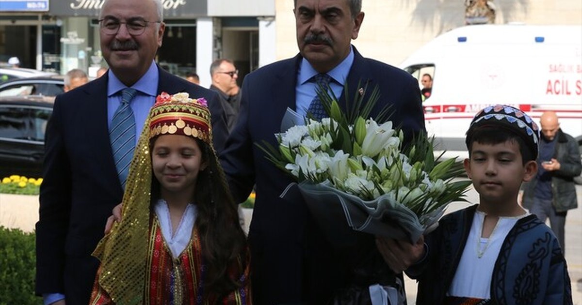 Milli Eğitim Bakanı Tekin'den derslik açıklaması