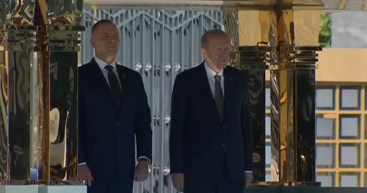 Polonya Cumhurbaşkanı Ankara'da, Erdoğan karşıladı