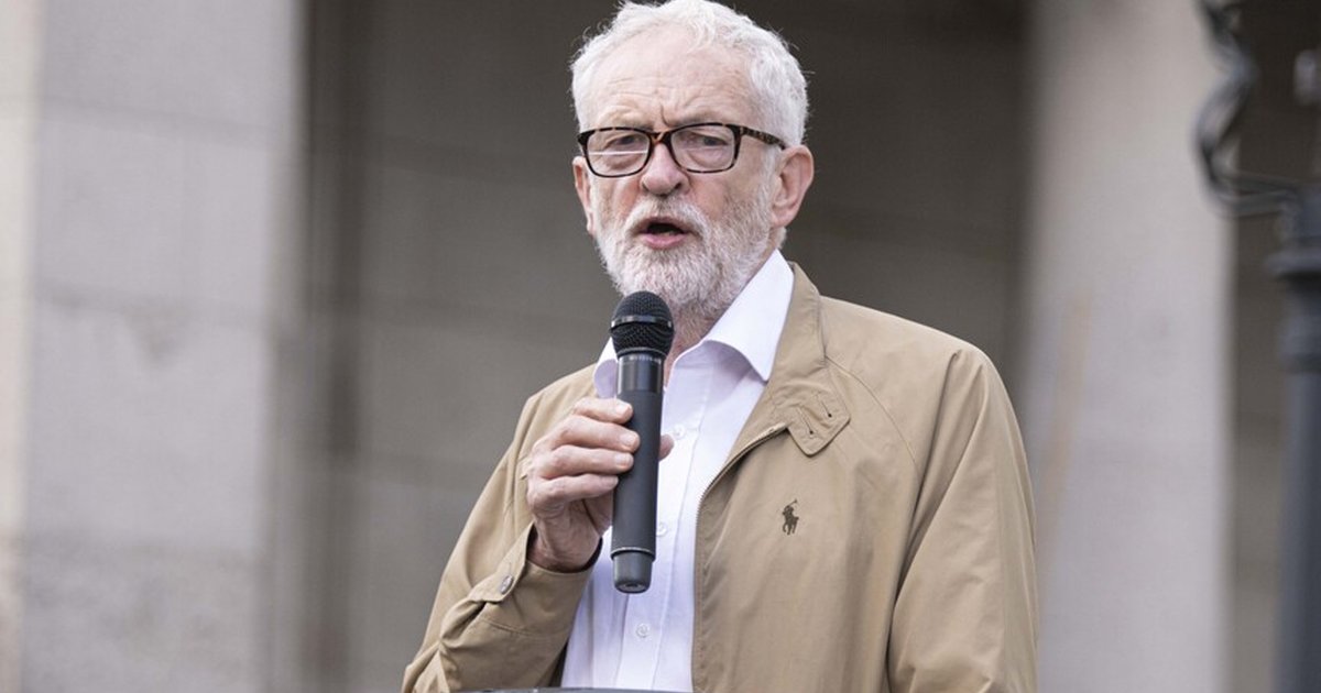 Corbyn: Starmer döneminde fırsatlar kaçırıldı