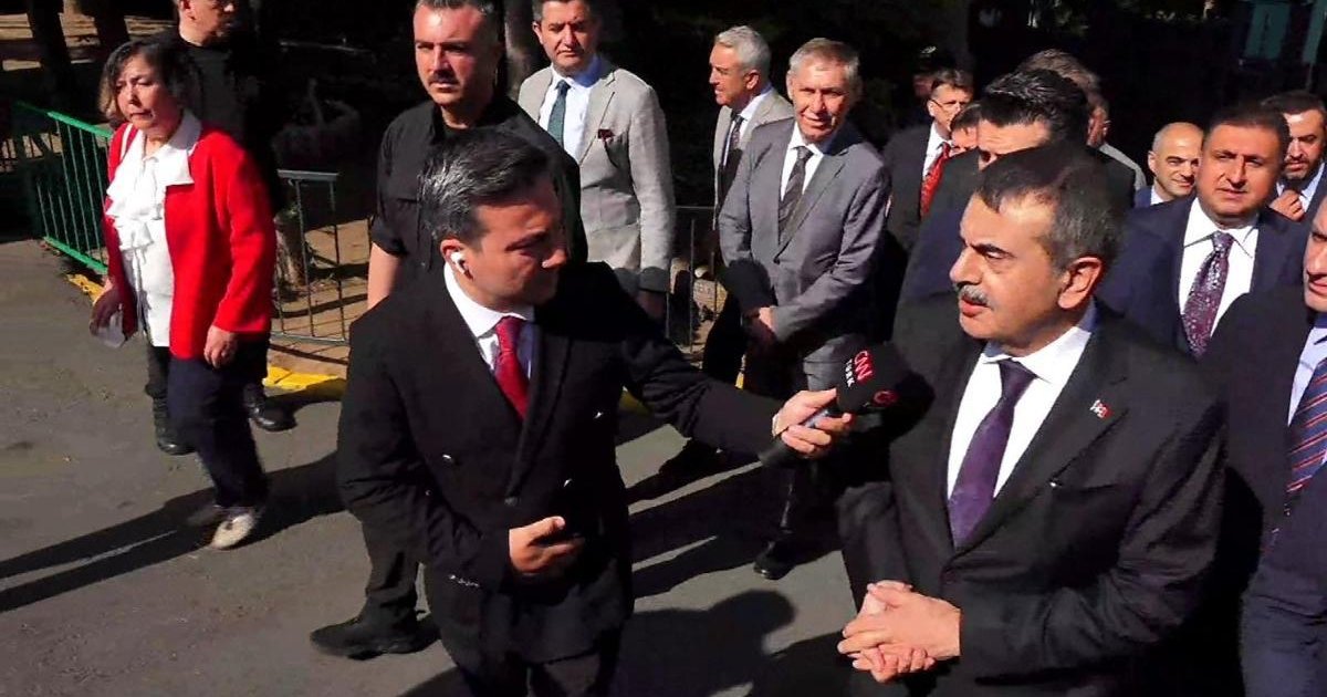 Bakan Tekin: Çocuklarımızın heyecanına ortağız