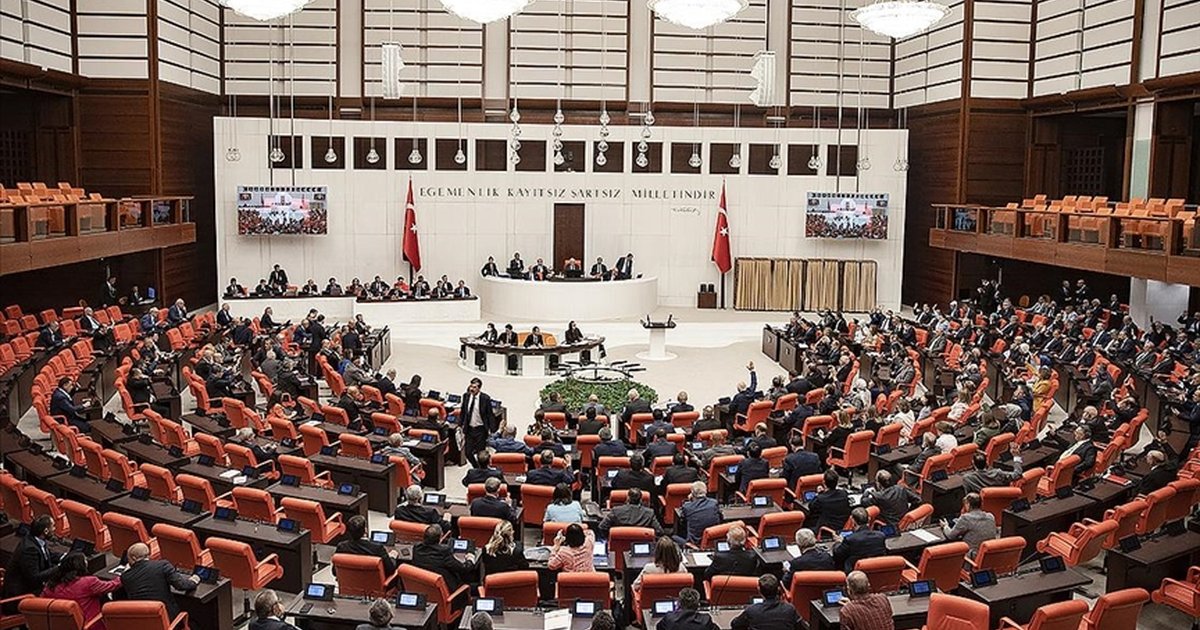 Uzman Erbaş Kanunu Yasalaştı: Sözleşmeli Erlere Kamu İstihdamı