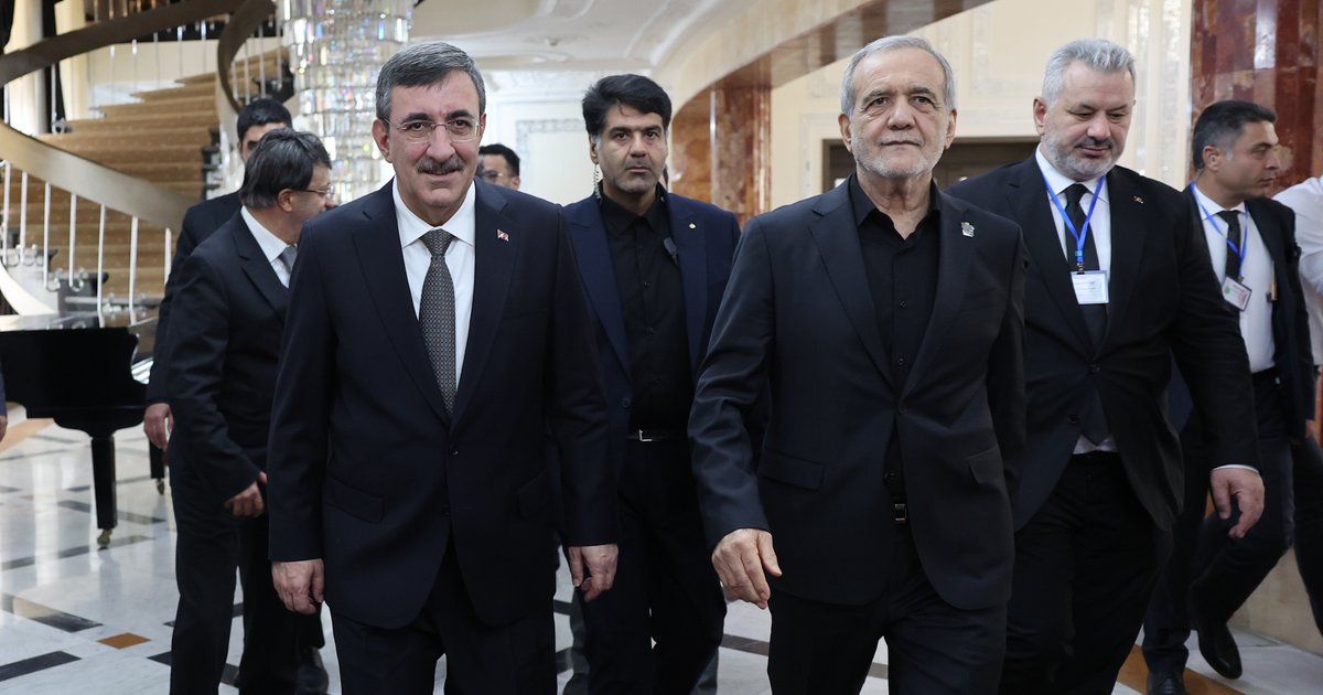 Cumhurbaşkanı Yardımcısı Yılmaz, Hamaney'in cenaze töreni için Tahran'da