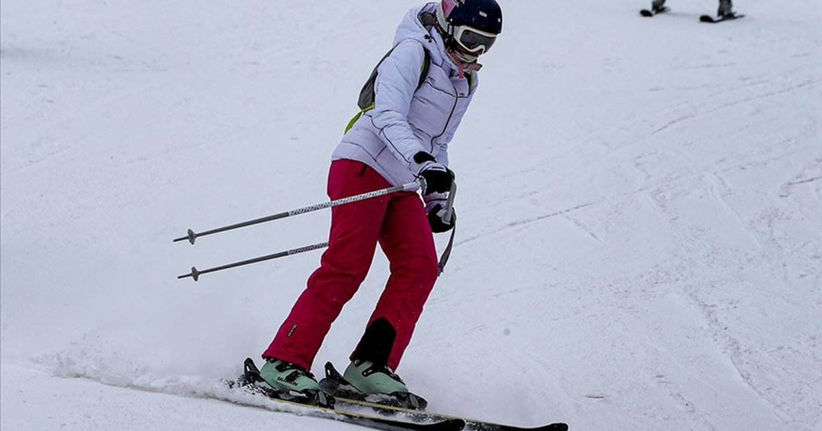 Palandöken'de kar yağışı altında kayak keyfi