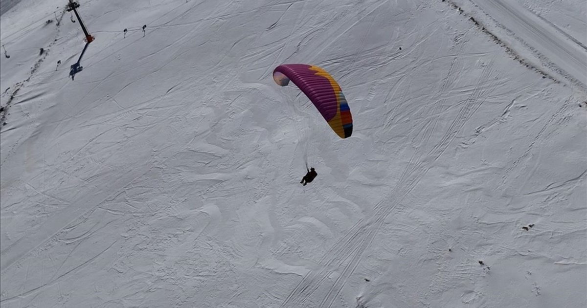 Davraz Kayak Merkezi'nde yamaç paraşütü sezonu