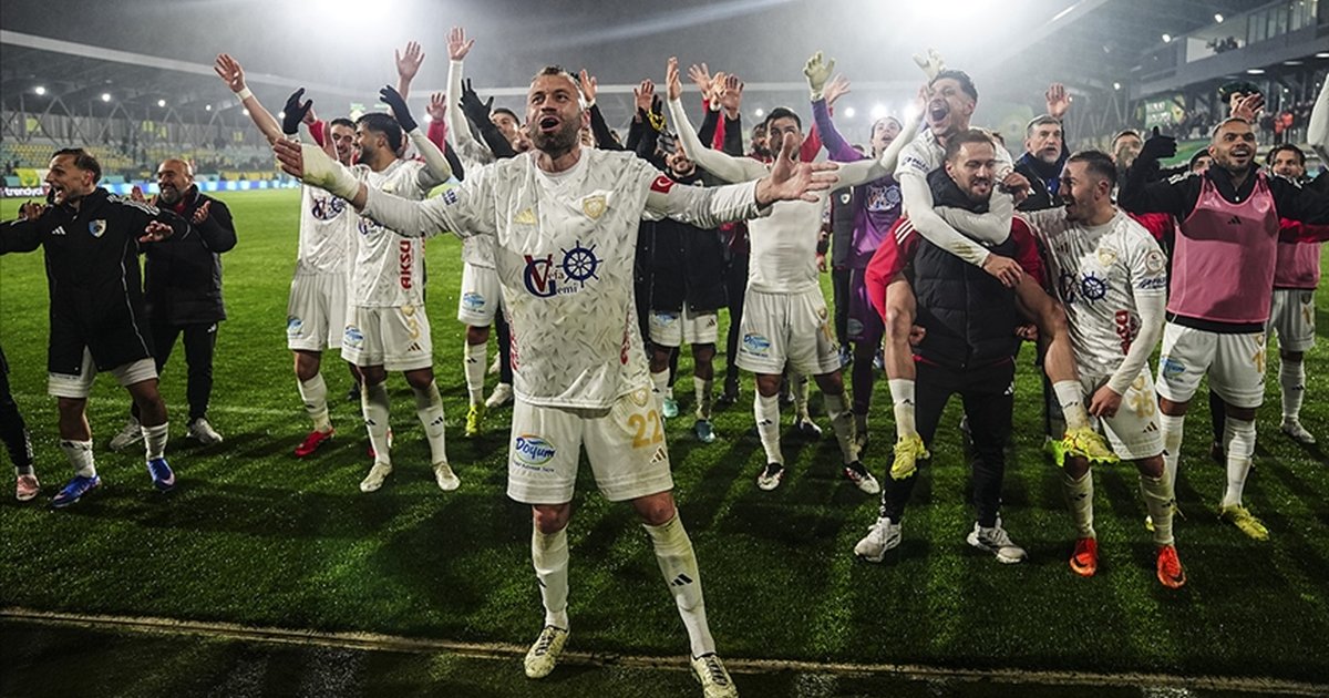 Erzurumspor FK Süper Lig'e Bir Adım Önde